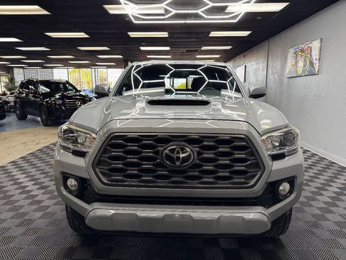 Used 2020 Toyota Tacoma TRD Sport w/ Technology Package RWD image 4