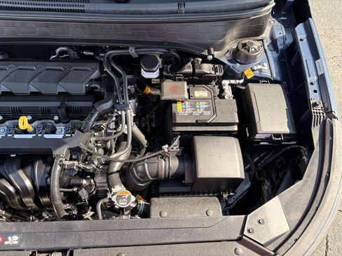 Used 2025 Hyundai Venue Limited FWD image 18