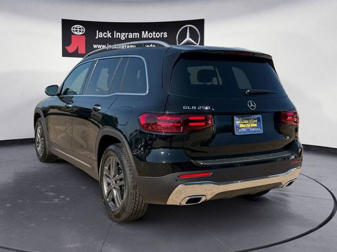 New 2026 Mercedes-Benz GLB 250 image 3