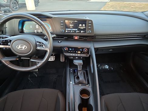 Certified 2025 Hyundai Elantra Sport image 10