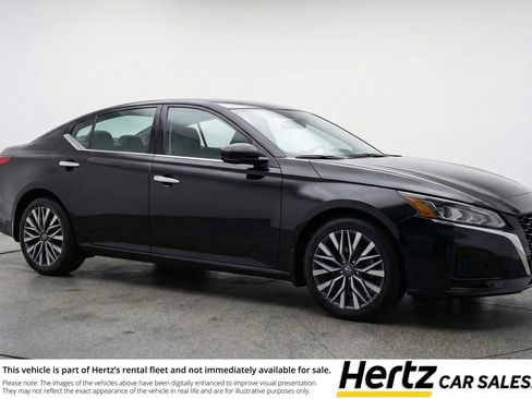 Used 2025 Nissan Altima 2.5 SV image 1