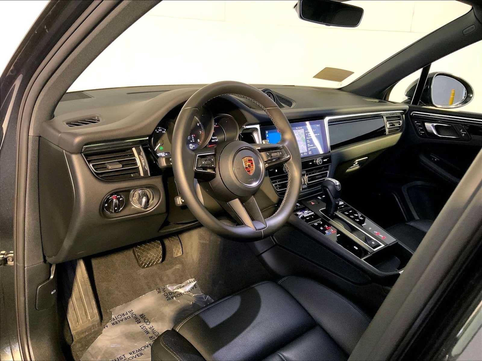 Certified 2024 Porsche Macan AWD/4WD image 4