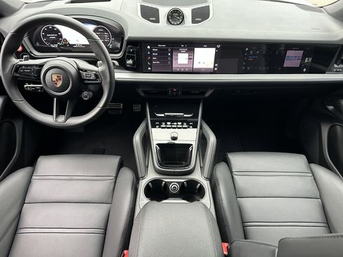 Certified 2025 Porsche Cayenne S image 6