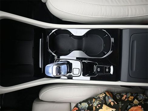 Used 2024 Volvo XC40 B5 Plus w/ Protection Package Premier image 10