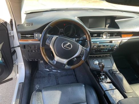 Used 2015 Lexus ES 350 w/ Ultra Luxury Package FWD image 13