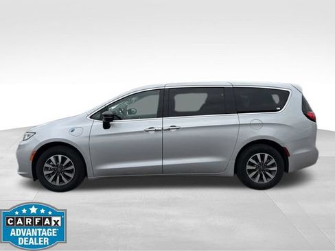 Used 2024 Chrysler Pacifica Limited FWD image 7