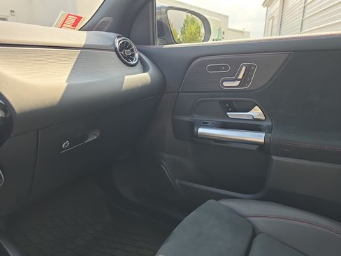 Used 2023 Mercedes-Benz GLA 250 4MATIC image 38