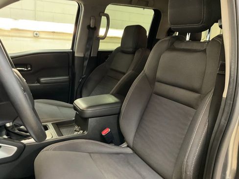 Used 2023 Nissan Frontier SV image 12