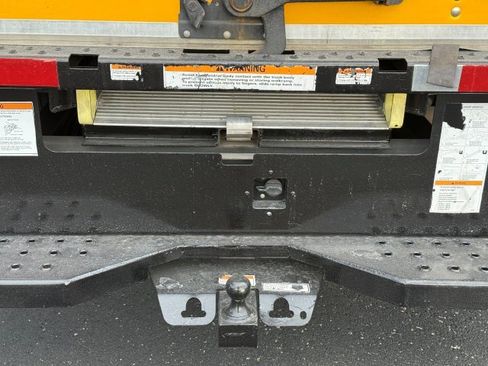 Used 2022 Ford E-350 and Econoline 350 Super Duty image 7