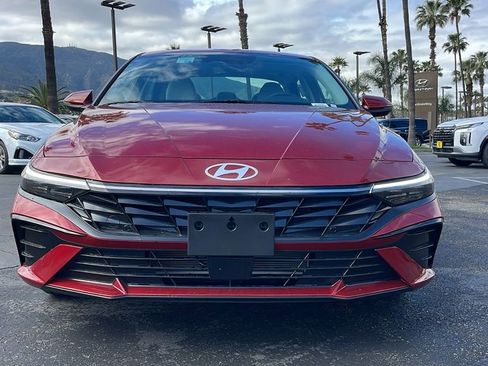 New 2025 Hyundai Elantra Limited image 4