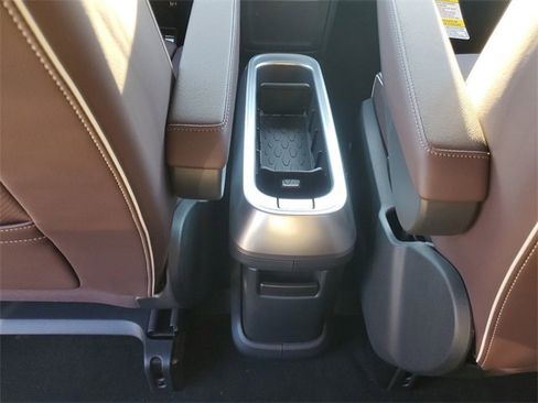 New 2025 Volkswagen ID. Buzz Pro S image 18