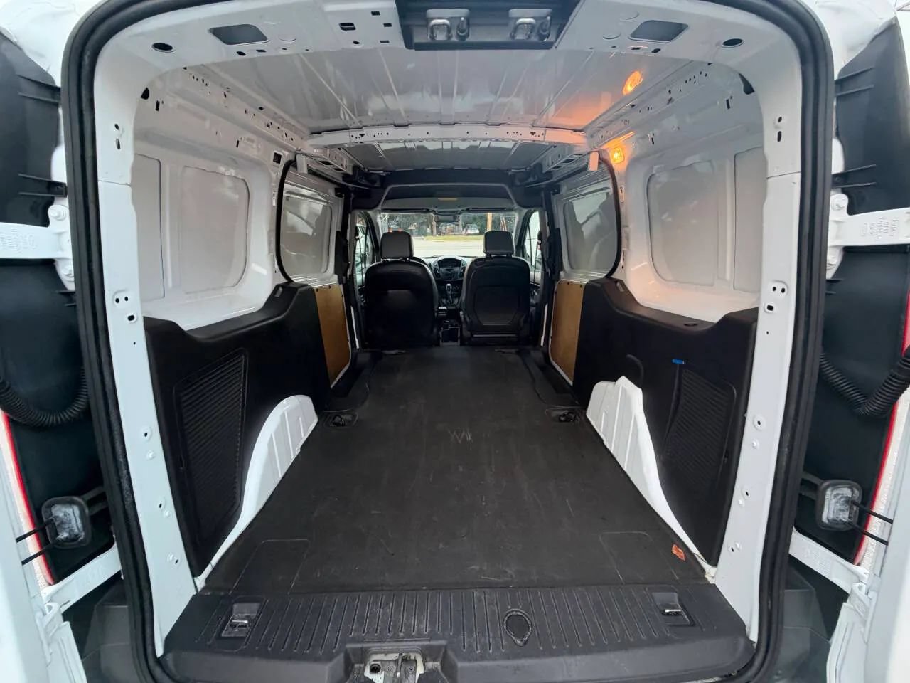 Used 2018 Ford Transit Connect XL FWD image 19