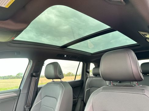 Used 2024 Volkswagen Tiguan SEL R-Line image 15