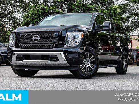 Used 2024 Nissan Titan SV w/ SV Convenience Package RWD image 2