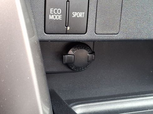 Used 2018 Toyota RAV4 LE w/ All Weather Liner Package AWD/4WD image 26