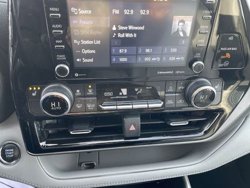 Certified 2022 Toyota Highlander XLE image 19