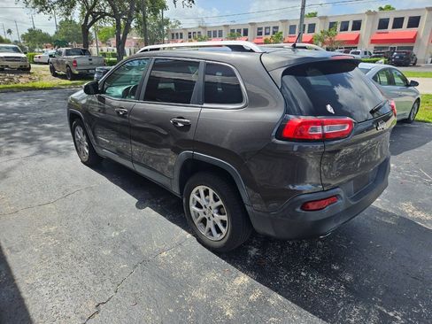 Used 2014 Jeep Cherokee Latitude FWD image 9