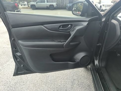 Used 2019 Nissan Rogue S FWD image 17