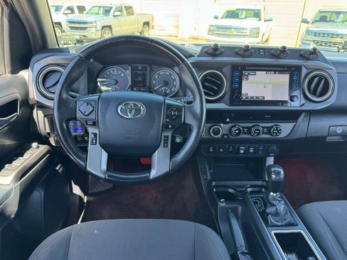 Used 2018 Toyota Tacoma TRD Off-Road w/ Technology Package AWD/4WD image 27