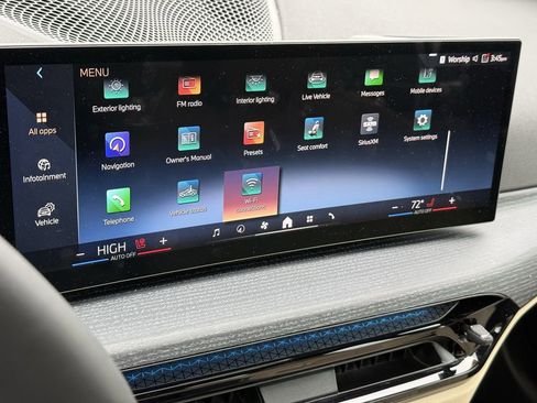 Used 2025 BMW 330i xDrive Sedan w/ Convenience Package image 24