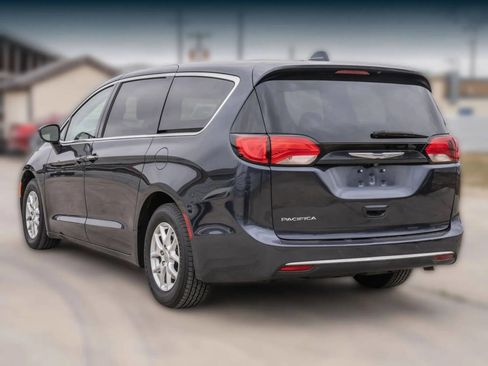 Used 2020 Chrysler Pacifica Touring image 7