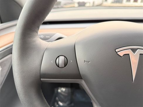 Used 2024 Tesla Model Y Long Range image 28