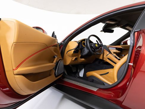 Used 2022 Ferrari Roma image 22