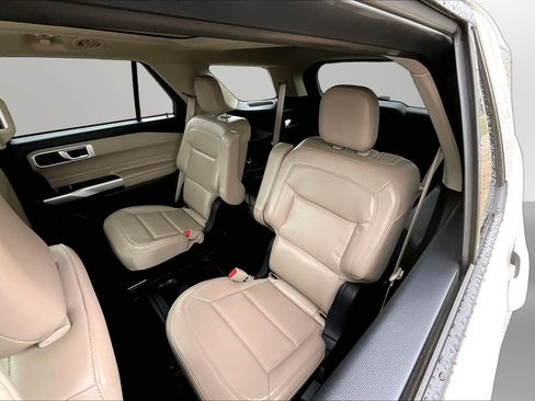 Used 2021 Ford Explorer XLT w/ Equipment Group 202A AWD/4WD image 18