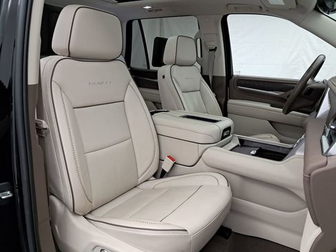 Used 2021 GMC Yukon Denali w/ Denali Premium Package image 52
