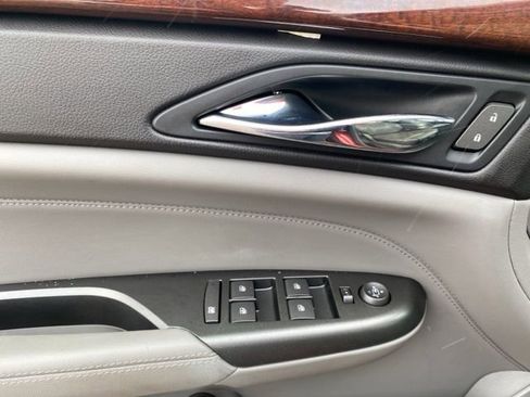 Used 2012 Cadillac SRX Luxury image 18