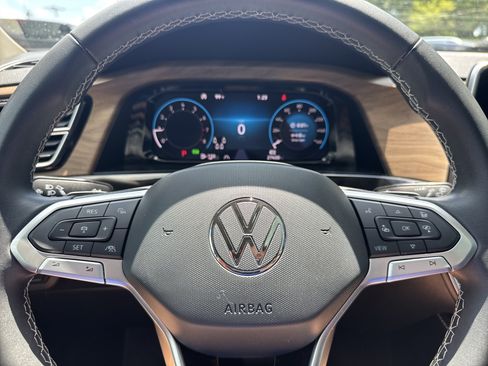 Certified 2024 Volkswagen Atlas SE w/ Panoramic Sunroof Package FWD image 10