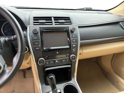 Used 2015 Toyota Camry XLE w/ Moonroof Package FWD image 11