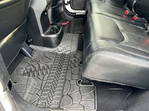 Used 2017 Jeep Wrangler Unlimited Sahara image 40