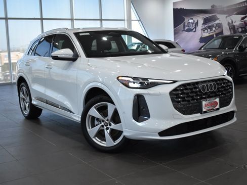 Used 2025 Audi Q5 Premium w/ Premium Plus AWD/4WD image 37