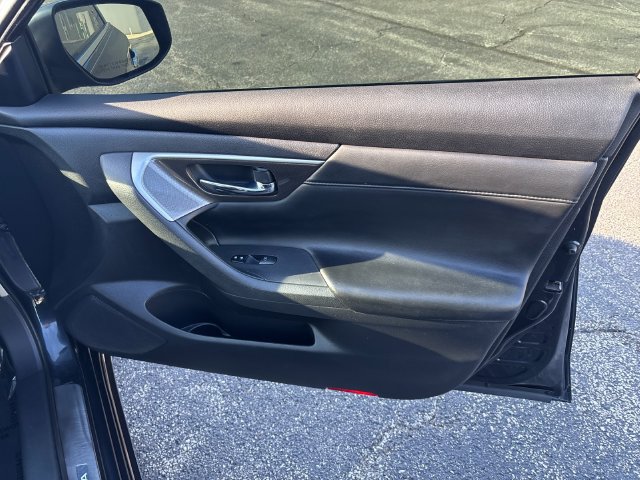 Used 2013 Nissan Altima 3.5 SL FWD image 19