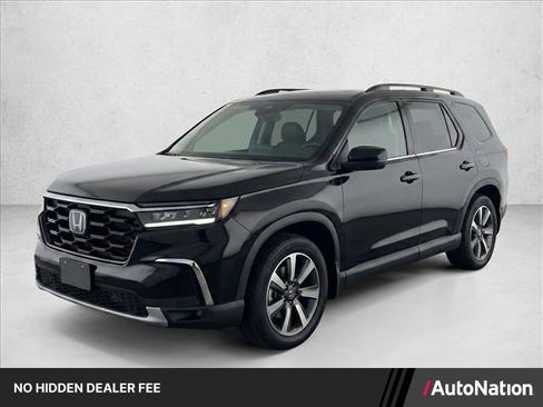 Used 2024 Honda Pilot Touring image 1