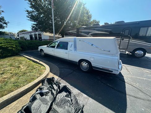 Used 1997 Cadillac De Ville Limousine image 6