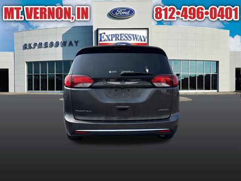Used 2019 Chrysler Pacifica Limited w/ Tire & Wheel Group FWD image 5
