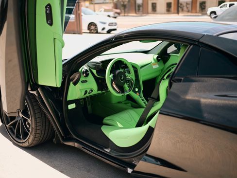 Used 2026 McLaren 750S Spider image 6