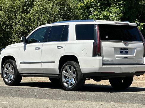 Used 2018 Cadillac Escalade Premium Luxury AWD/4WD image 5
