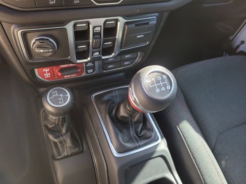 Used 2024 Jeep Wrangler Unlimited Rubicon w/ Technology Group image 24