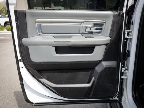 Used 2018 RAM 2500 SLT AWD/4WD image 32