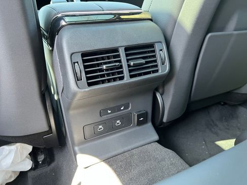 New 2026 Land Rover Range Rover Velar Dynamic SE image 24