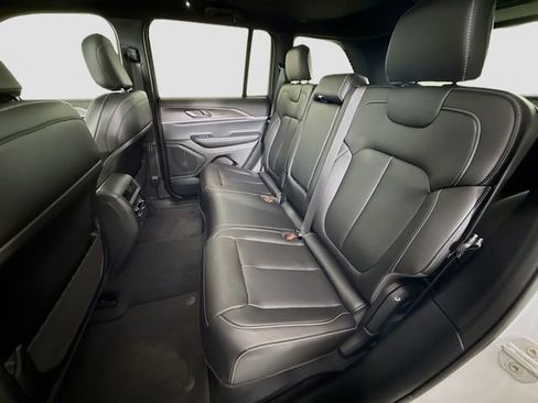 New 2025 Jeep Grand Cherokee Limited w/ Black Appearance Package image 24