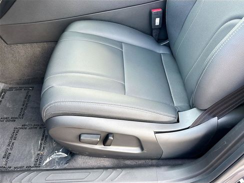 New 2025 VinFast VF 8 Eco AWD/4WD image 18