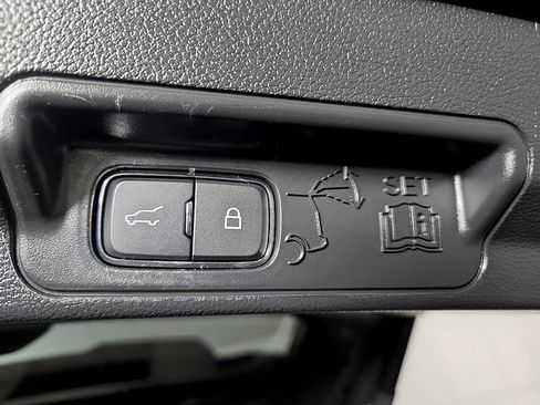 Certified 2022 Ford Explorer XLT RWD image 31