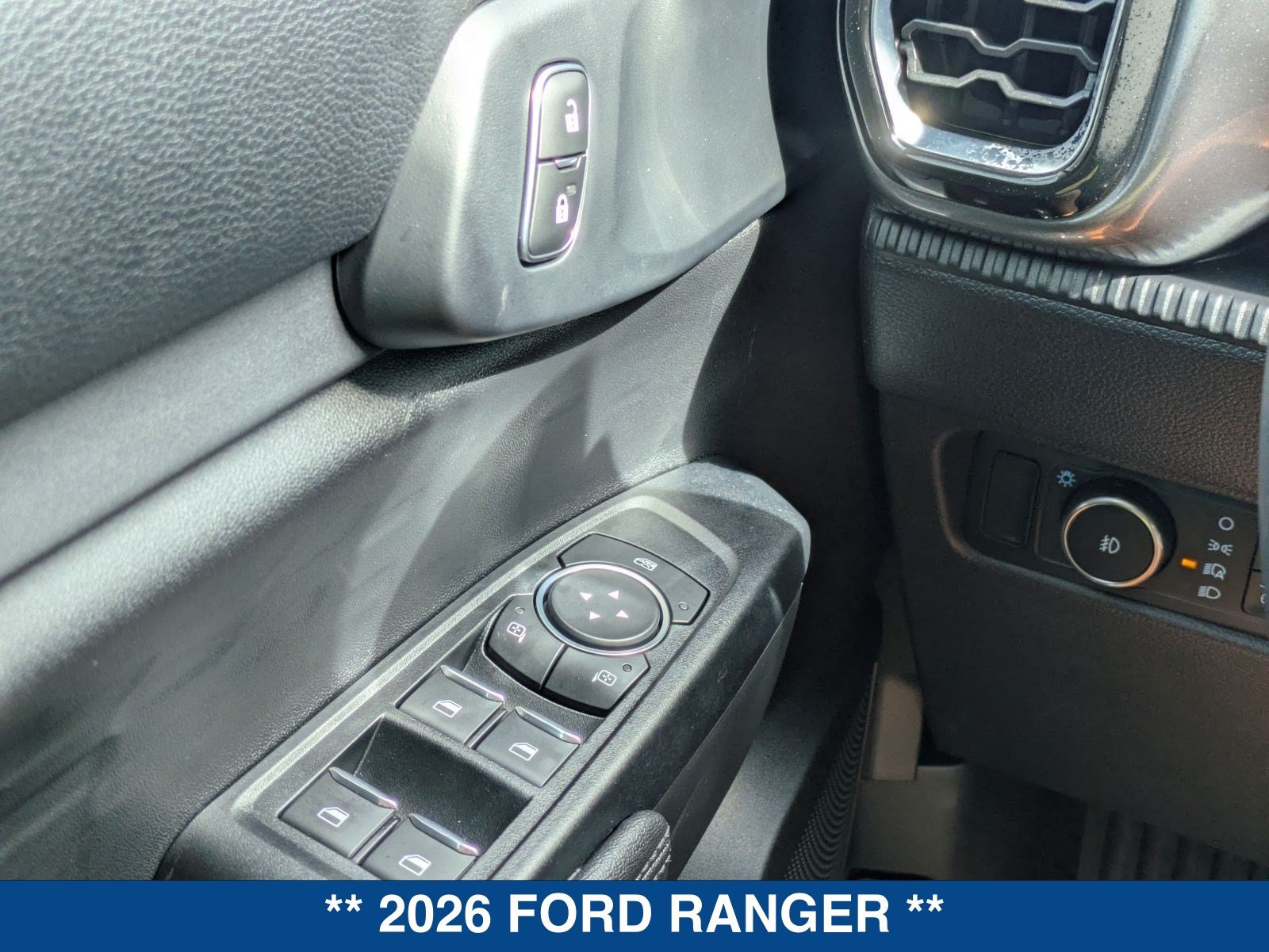New 2026 Ford Ranger XLT w/ Black Appearance Package RWD image 25