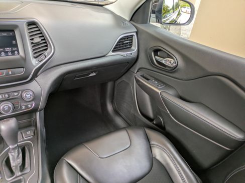 Used 2021 Jeep Cherokee Latitude Plus AWD/4WD image 15