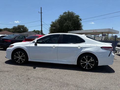 Used 2019 Toyota Camry SE FWD image 9