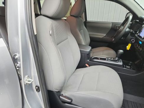 Used 2022 Toyota Tacoma SR AWD/4WD image 33